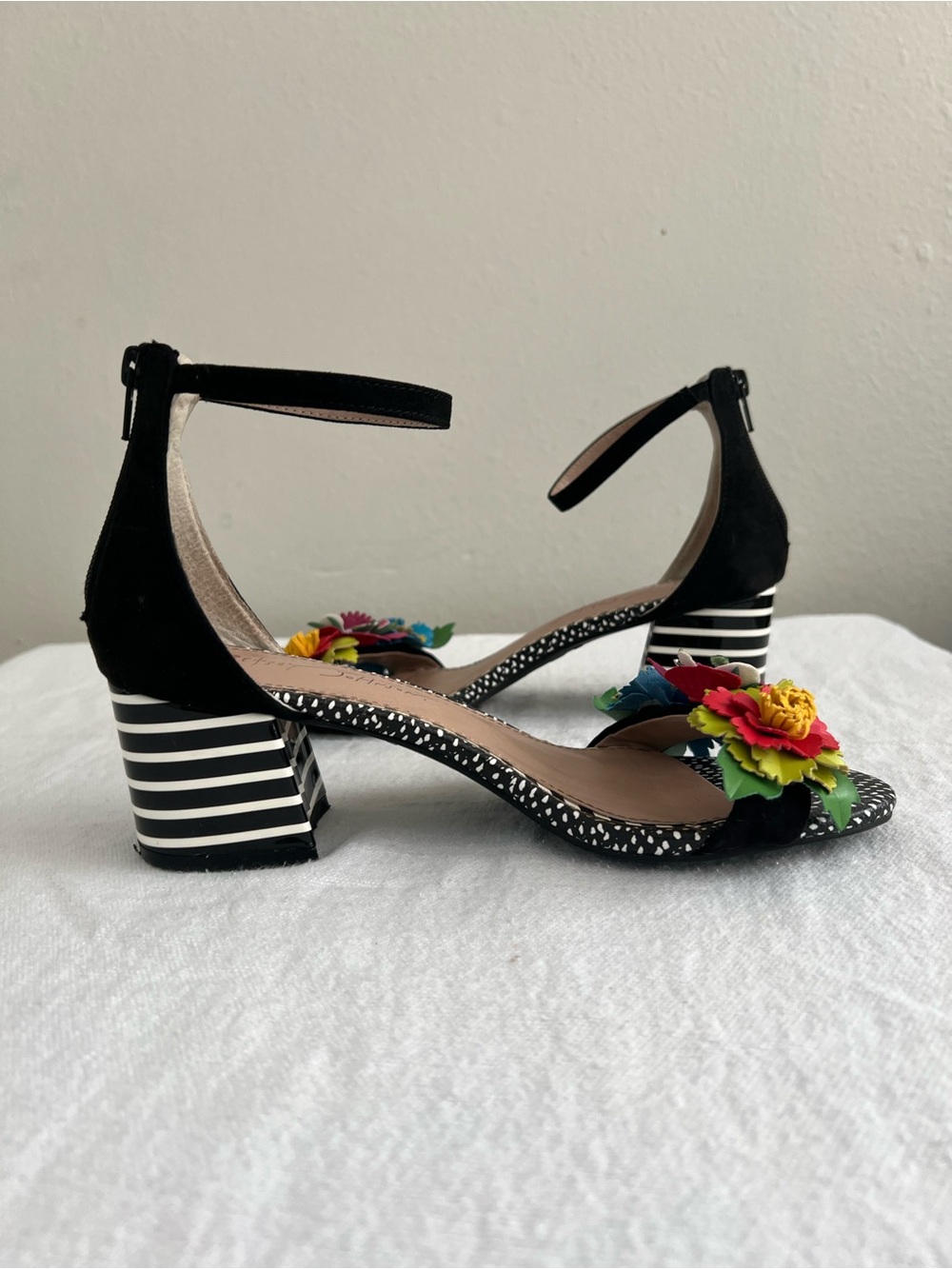 Betsey Johnson Floral Appliqué Ankle Strap Heels 7.5 Black Stripe Block Heel - Picture 6 of 7